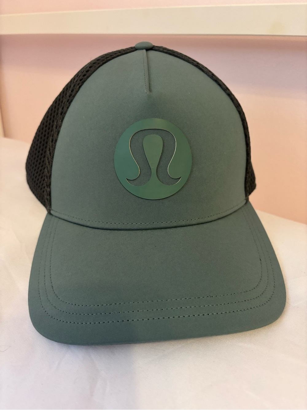 lululemon athletica unisex Forest Green Mesh-Back Logo Trucker Hat